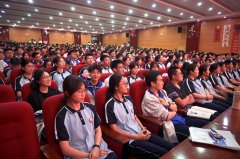用新鲜的舞台语孩子们讲述科学家故事